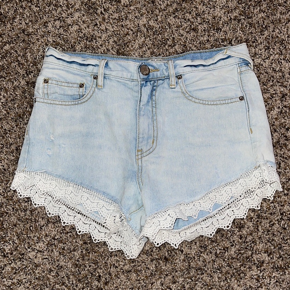 Free people light washed denim shorts